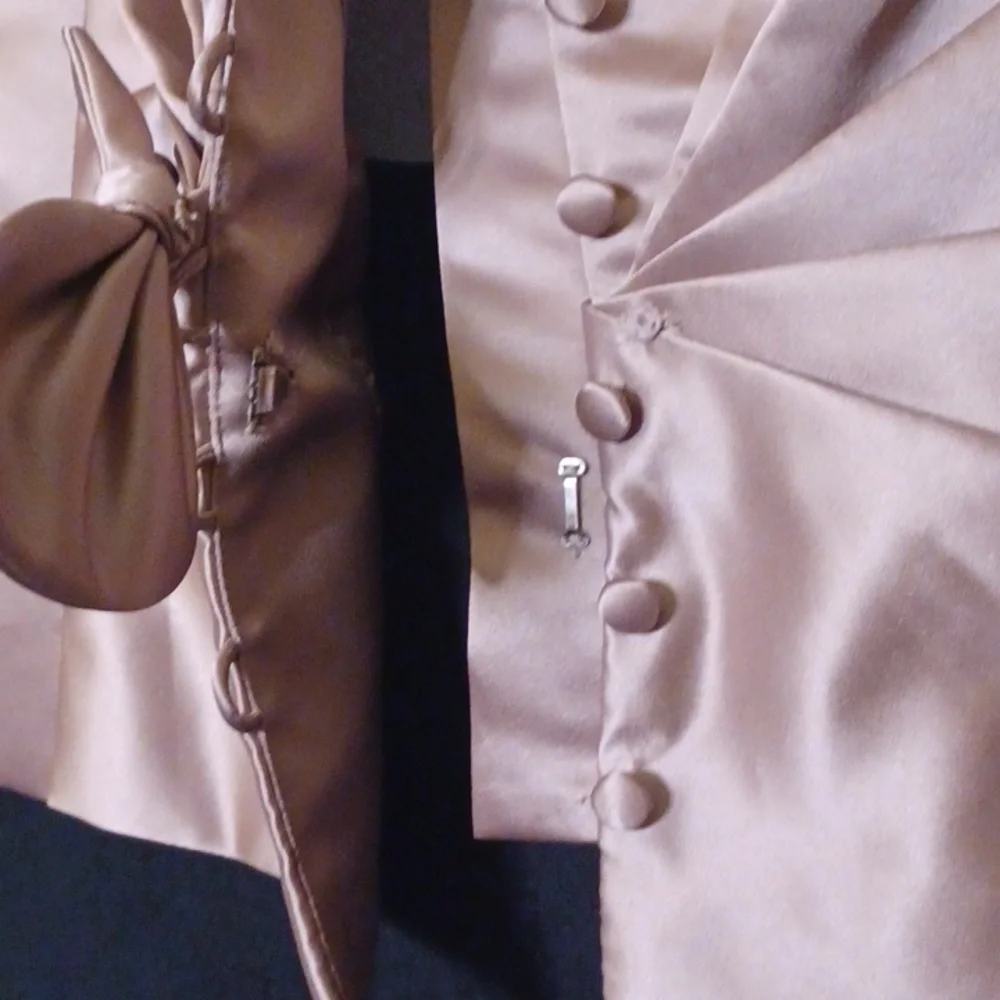 DONNA MORGAN Beige Satin Button Down Blouse With Pleats & Bow. Size 12 - Picture 6 of 10